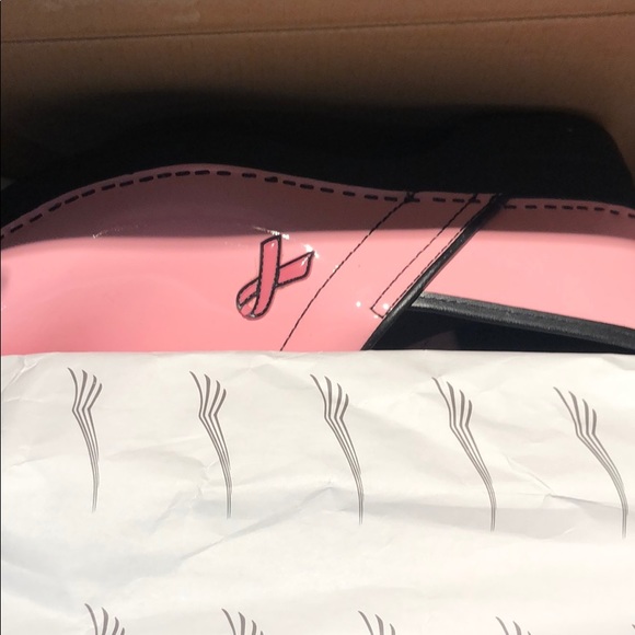 DANSKO A tribute to breast cancer survivors 🌸💗🌸 - Picture 6 of 8